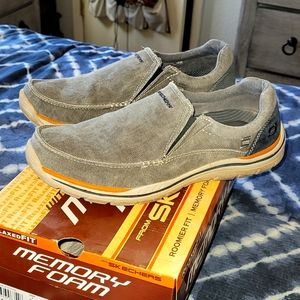 Men's skechers color blue size 9